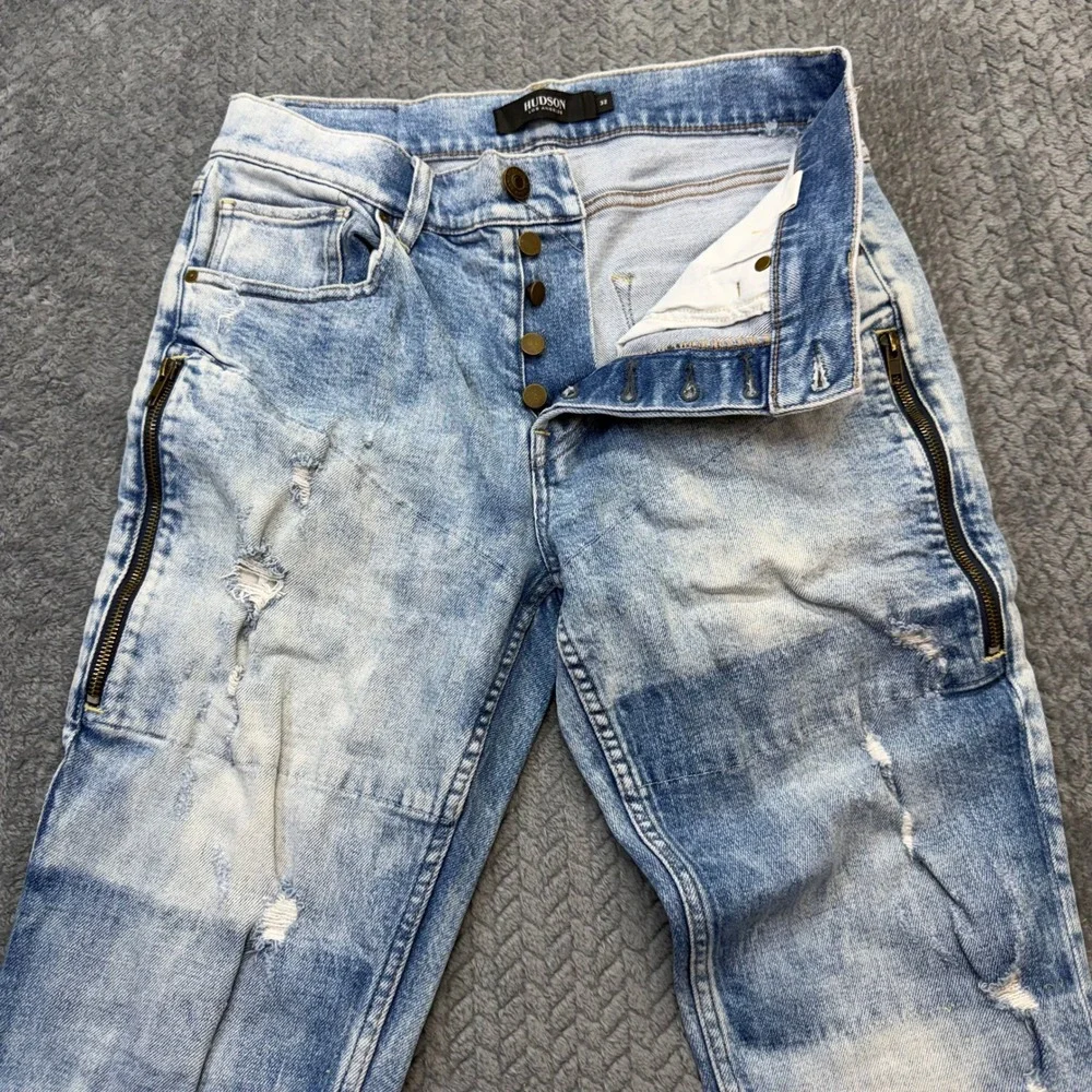 Hudson Jeans Mens 32x28 Distressed Light Wash Blue Denim Button Fly Raw Hem Moto